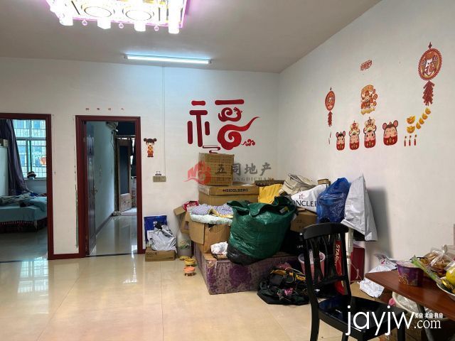 龙洲路 步梯 3楼 简单租给别人 现在价格只要38万 诚心出售