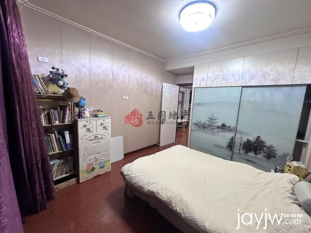 龙湖路 2楼 批文手续 精装修 位置中心 诚心价56.8万